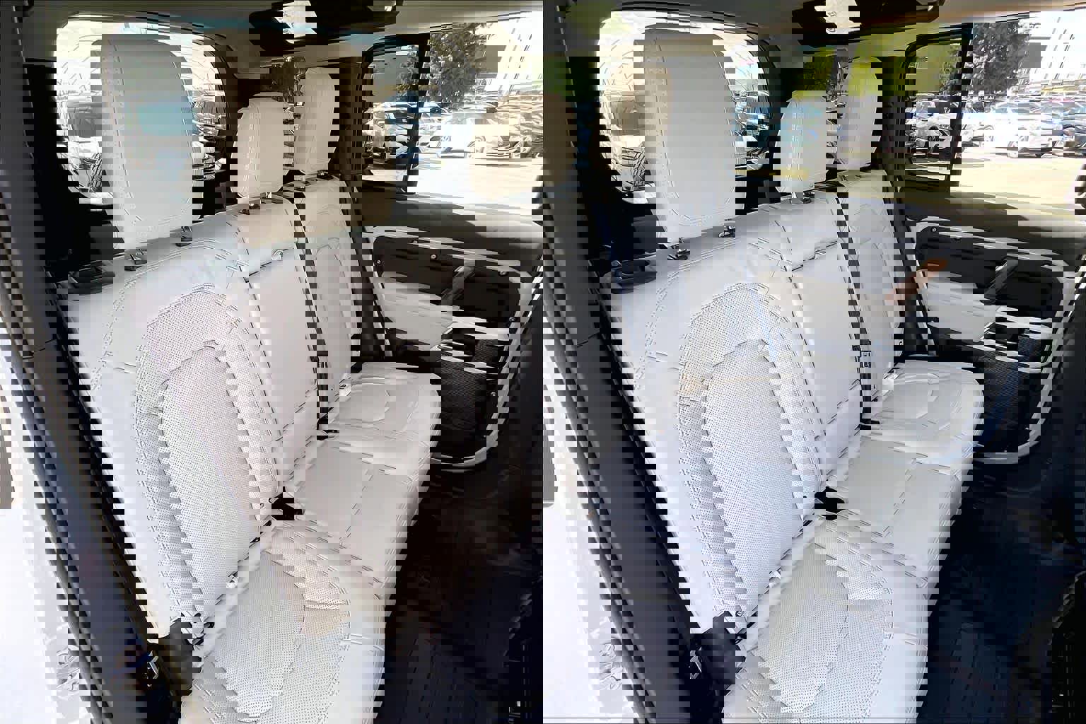 Used 2023 Land Rover Defender 110 SE image 16