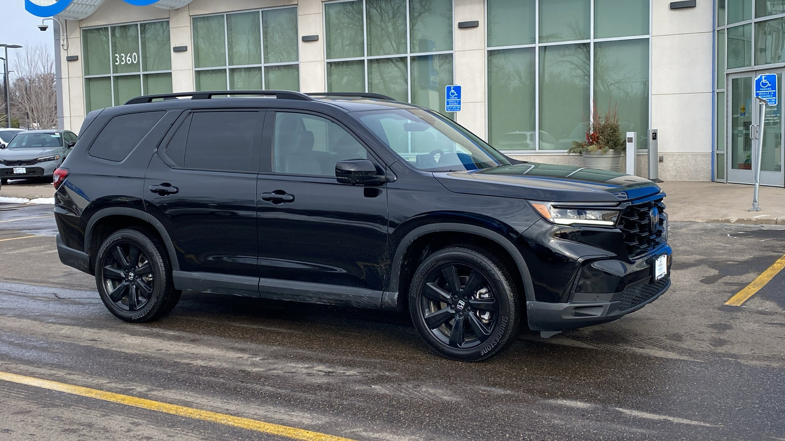 Certified 2025 Honda Pilot Black Edition image 1