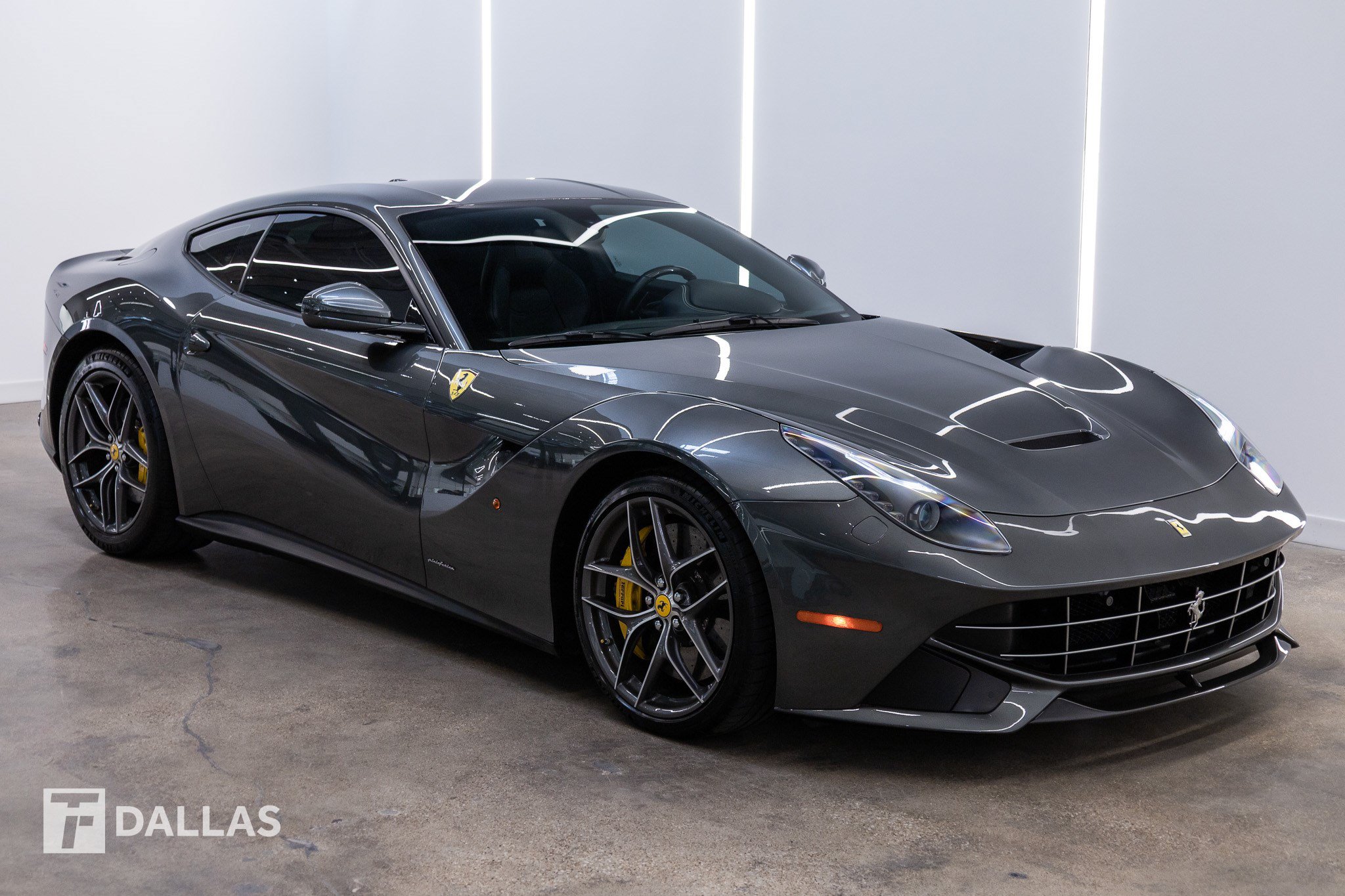 Used 2015 Ferrari F12 Berlinetta RWD image 23