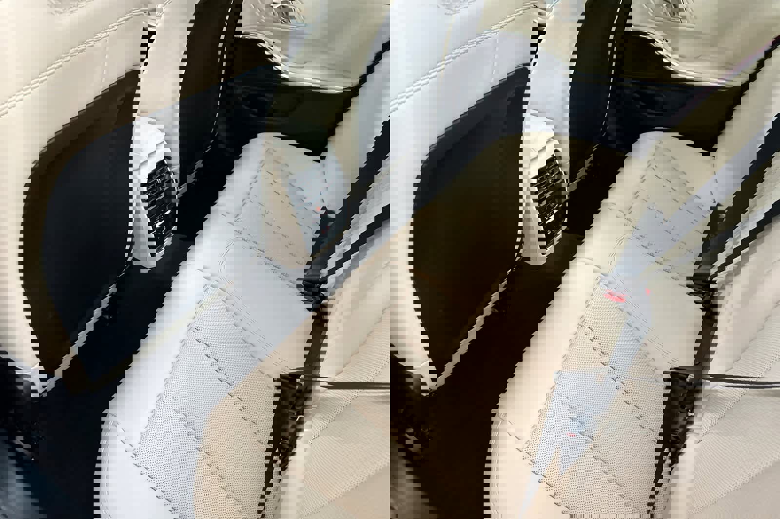 Used 2025 BMW 330i xDrive Sedan w/ M Sport Package image 4