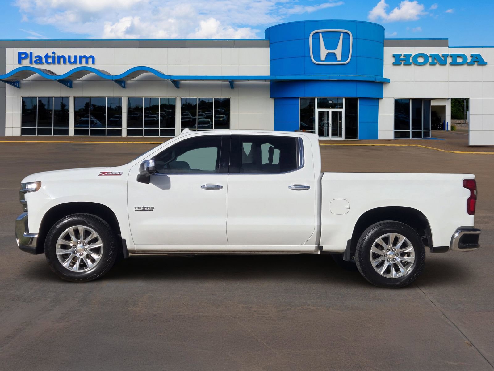 Used 2022 Chevrolet Silverado 1500 LTZ w/ LTZ Premium Package image 3