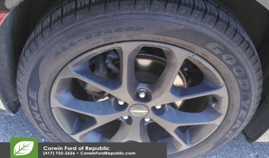 Used 2025 Chrysler Pacifica Limited FWD image 13