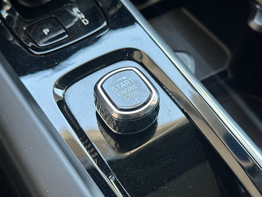 Certified 2023 Volvo XC60 B5 Ultimate AWD/4WD image 22