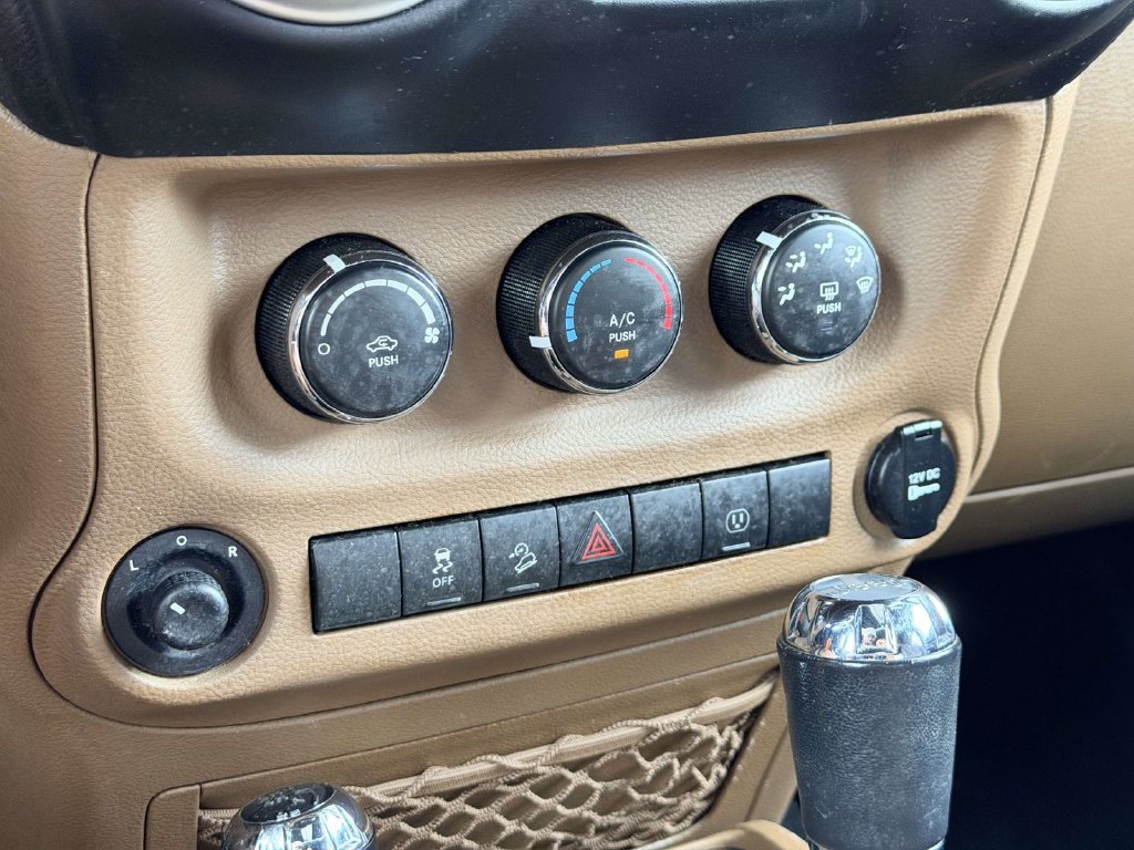 Used 2017 Jeep Wrangler Unlimited Sahara AWD/4WD image 19