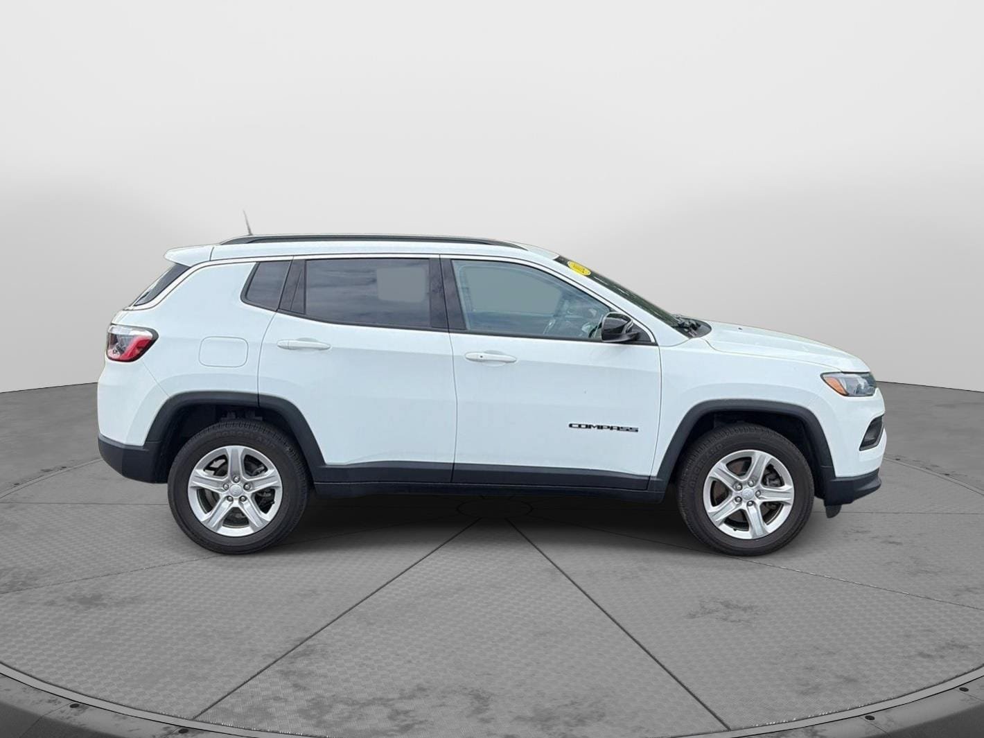Used 2023 Jeep Compass Latitude AWD/4WD image 8