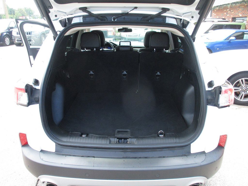Used 2020 Ford Escape Titanium image 5