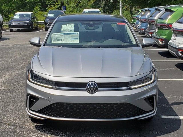 New 2025 Volkswagen Jetta SE image 5