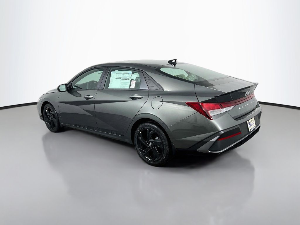 New 2026 Hyundai Elantra SEL Sport FWD image 5