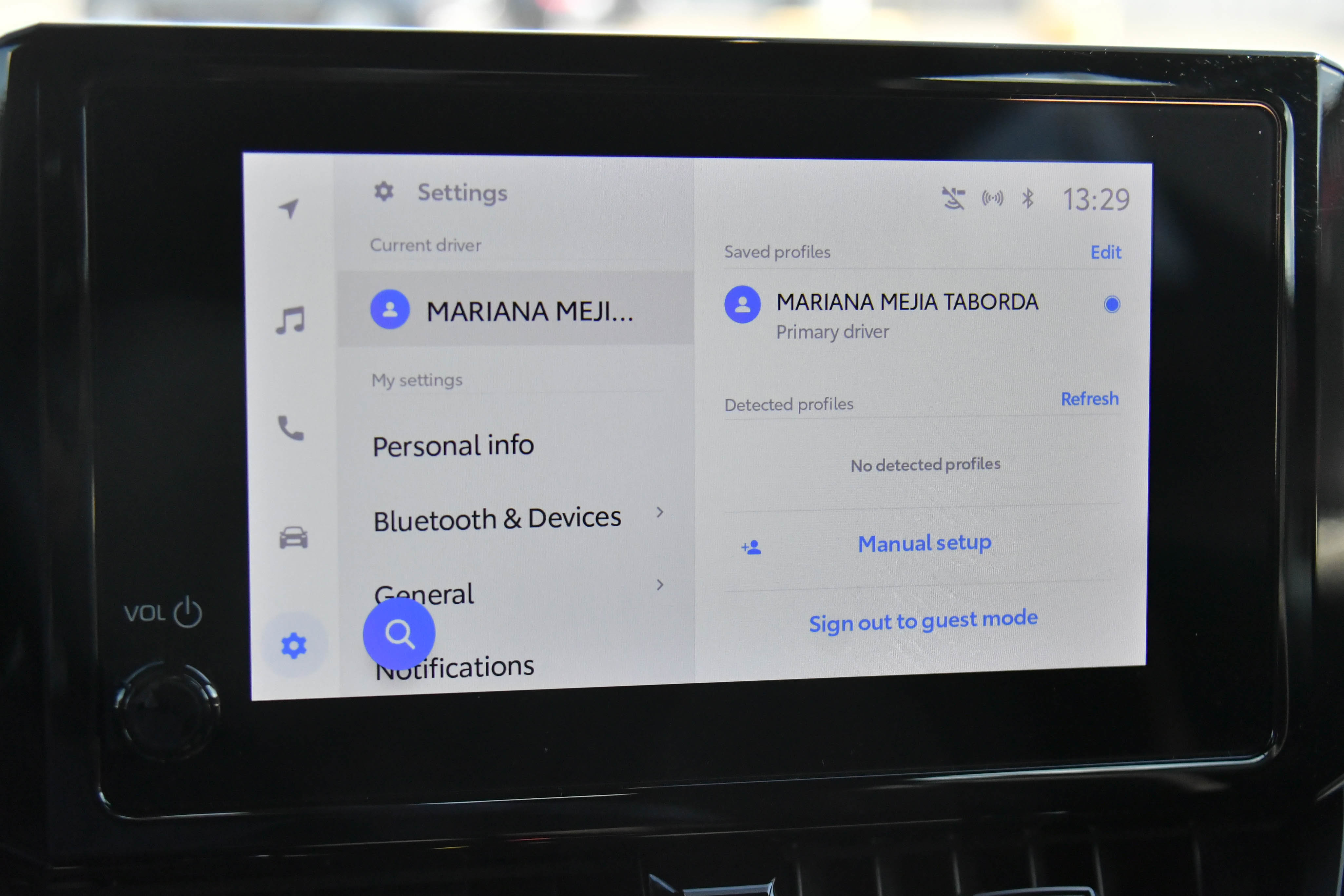 Used 2024 Toyota Corolla SE w/ SE Package image 19