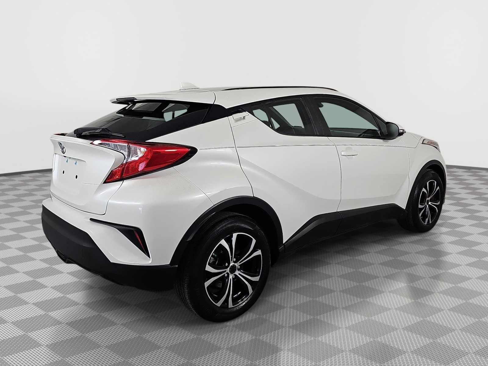Used 2019 Toyota C-HR LE FWD image 8