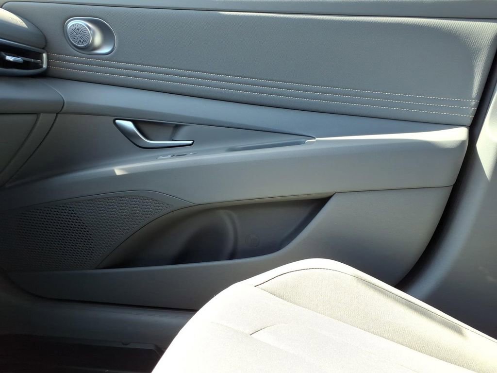 New 2026 Hyundai Elantra Sport FWD image 23
