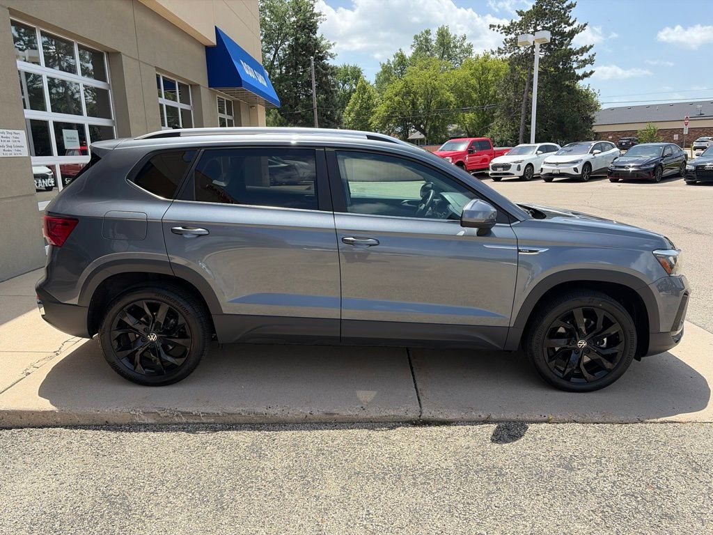 Certified 2023 Volkswagen Taos SE w/ Black Wheel Package FWD image 10