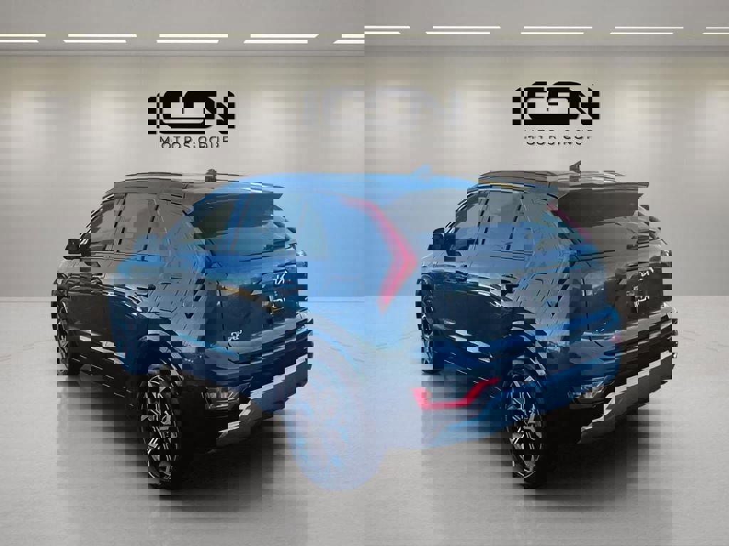 Used 2023 Kia Niro EX Touring image 5