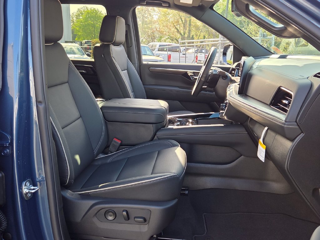 New 2026 Chevrolet Suburban Premier w/ Sun And Tow Package AWD/4WD image 14