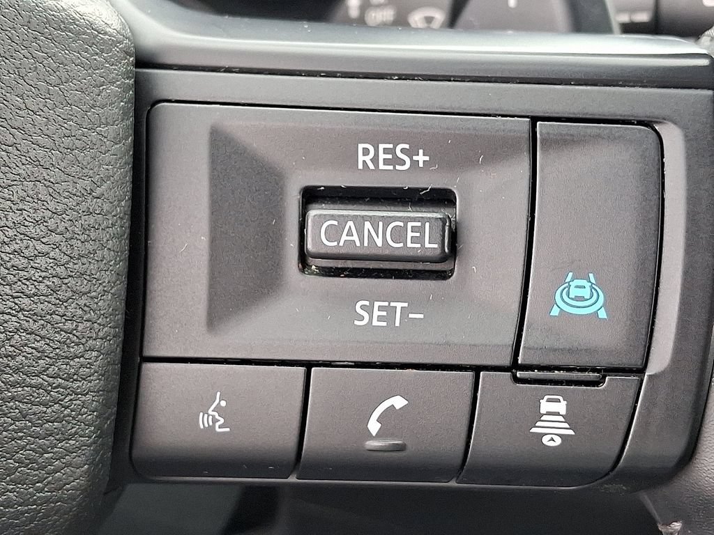 Used 2025 Nissan Rogue SV AWD/4WD image 22