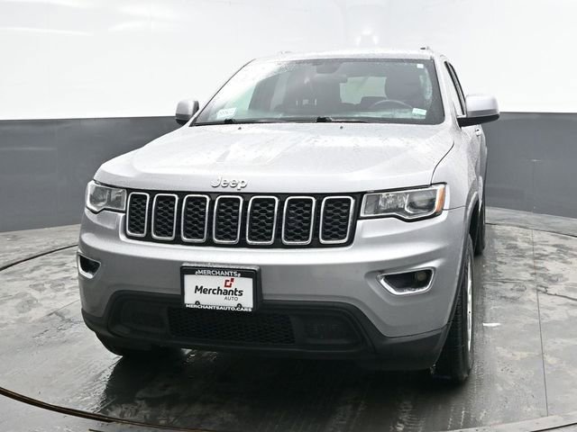 Used 2019 Jeep Grand Cherokee Laredo AWD/4WD image 2