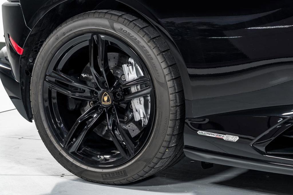 Used 2020 Lamborghini Huracan EVO RWD image 46