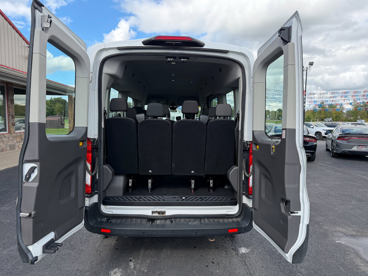 Used 2021 Ford Transit 350 XLT image 5