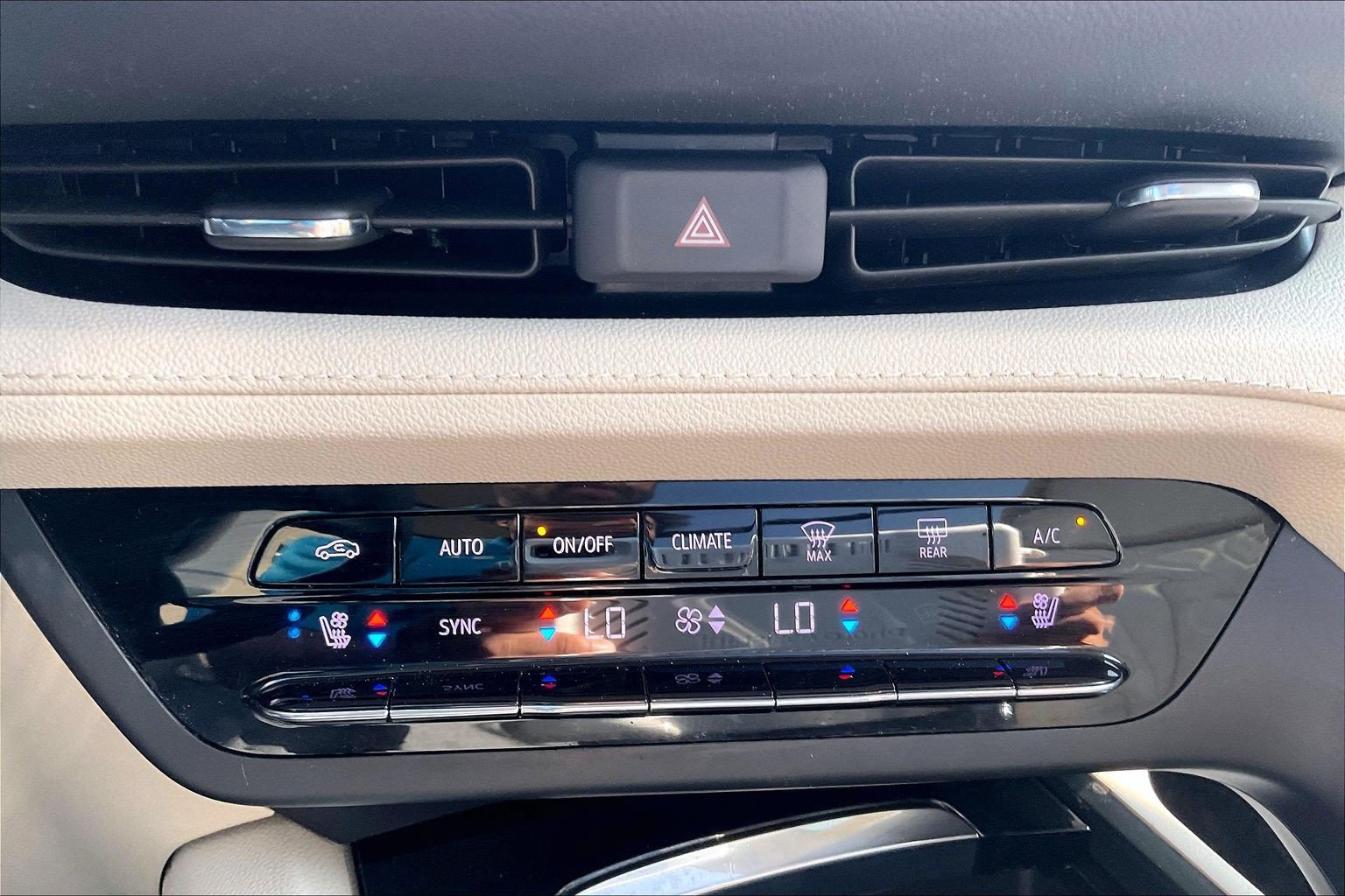 Used 2022 Buick Envision Avenir w/ Premium Seat Package FWD image 29