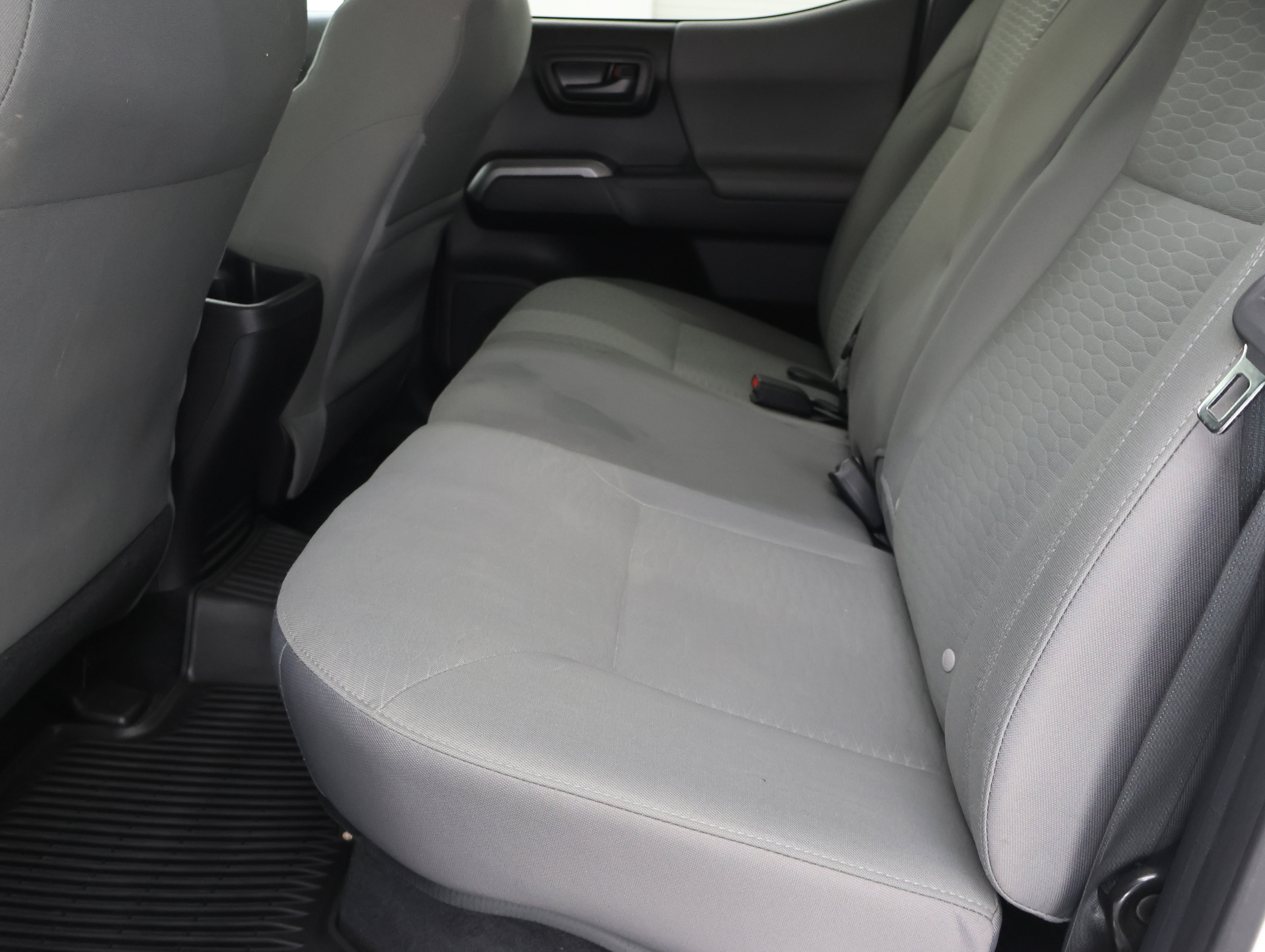Used 2018 Toyota Tacoma SR5 AWD/4WD image 32