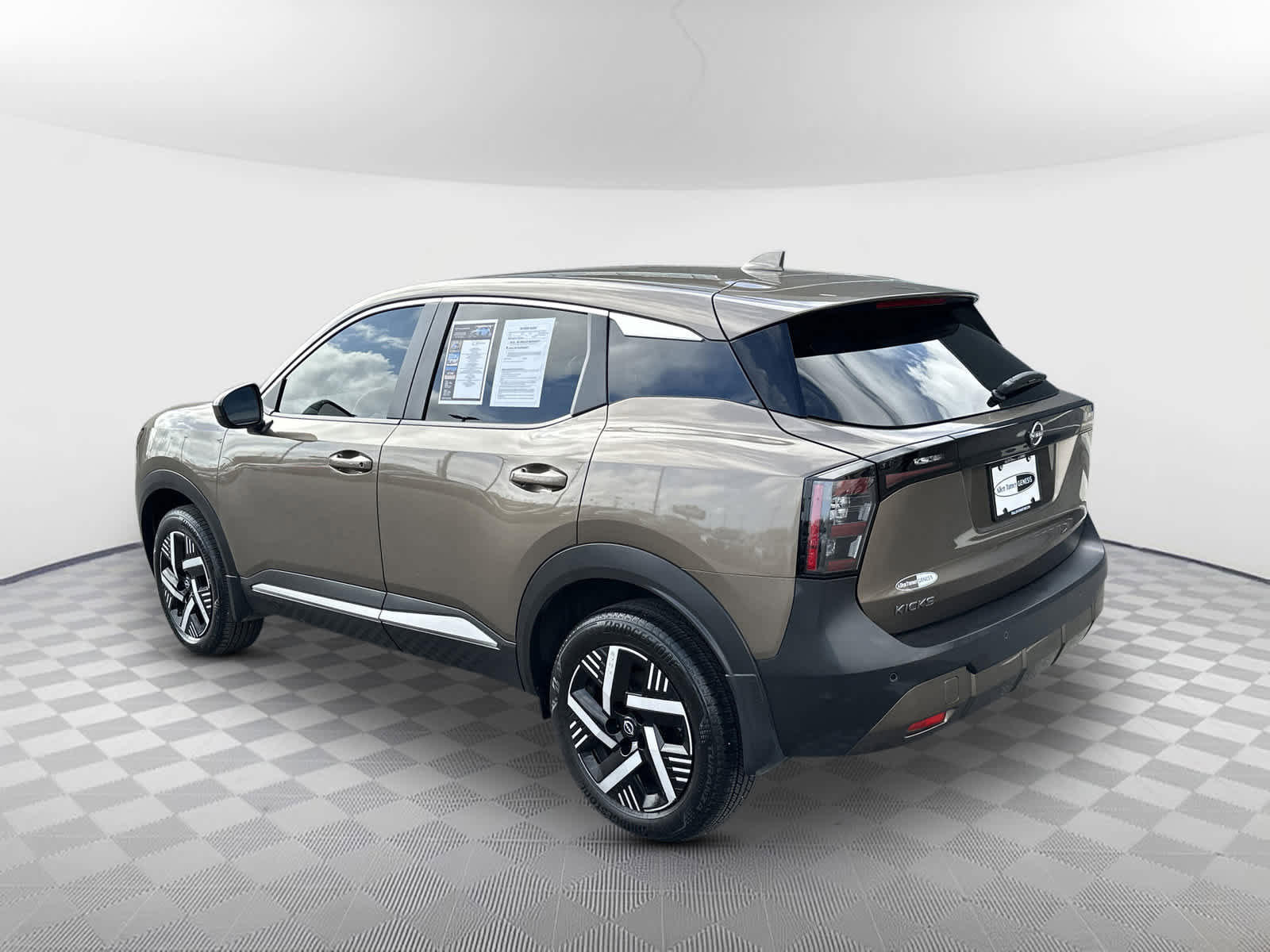 Used 2025 Nissan Kicks SV FWD image 5