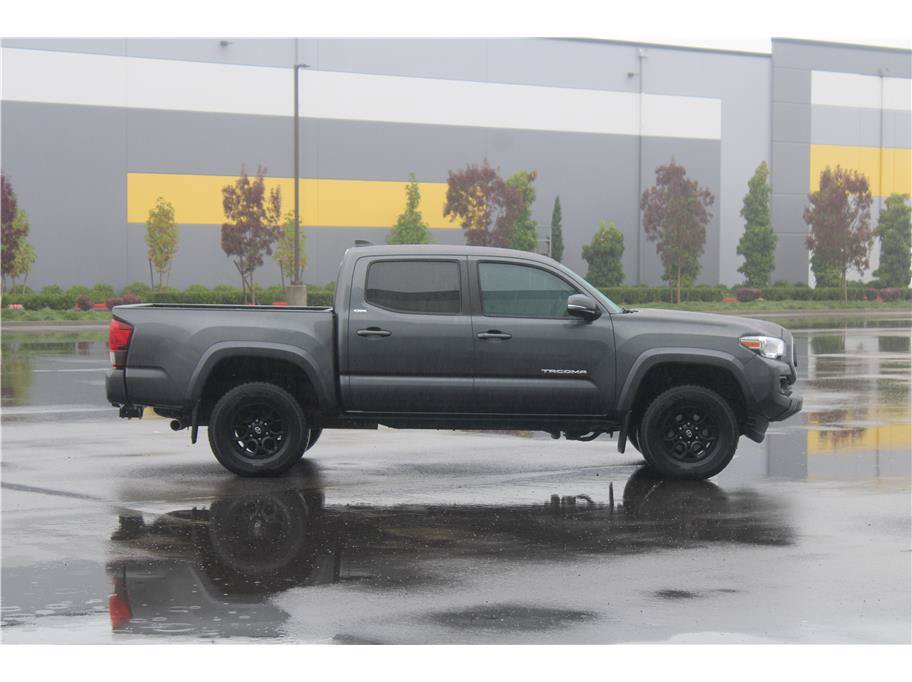 Used 2022 Toyota Tacoma SR5 w/ Technology Package AWD/4WD image 4