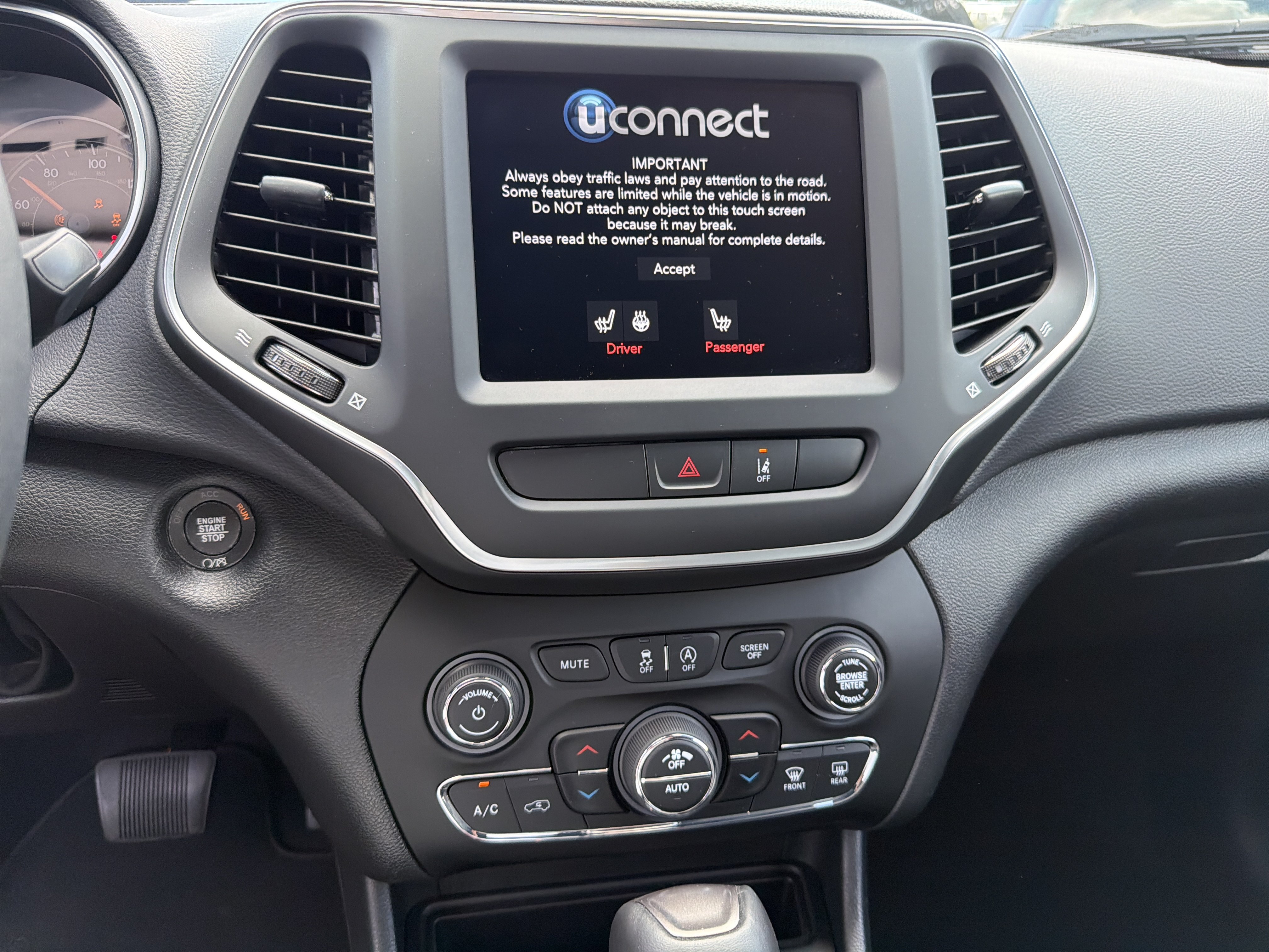 Certified 2022 Jeep Cherokee Latitude Lux AWD/4WD image 18