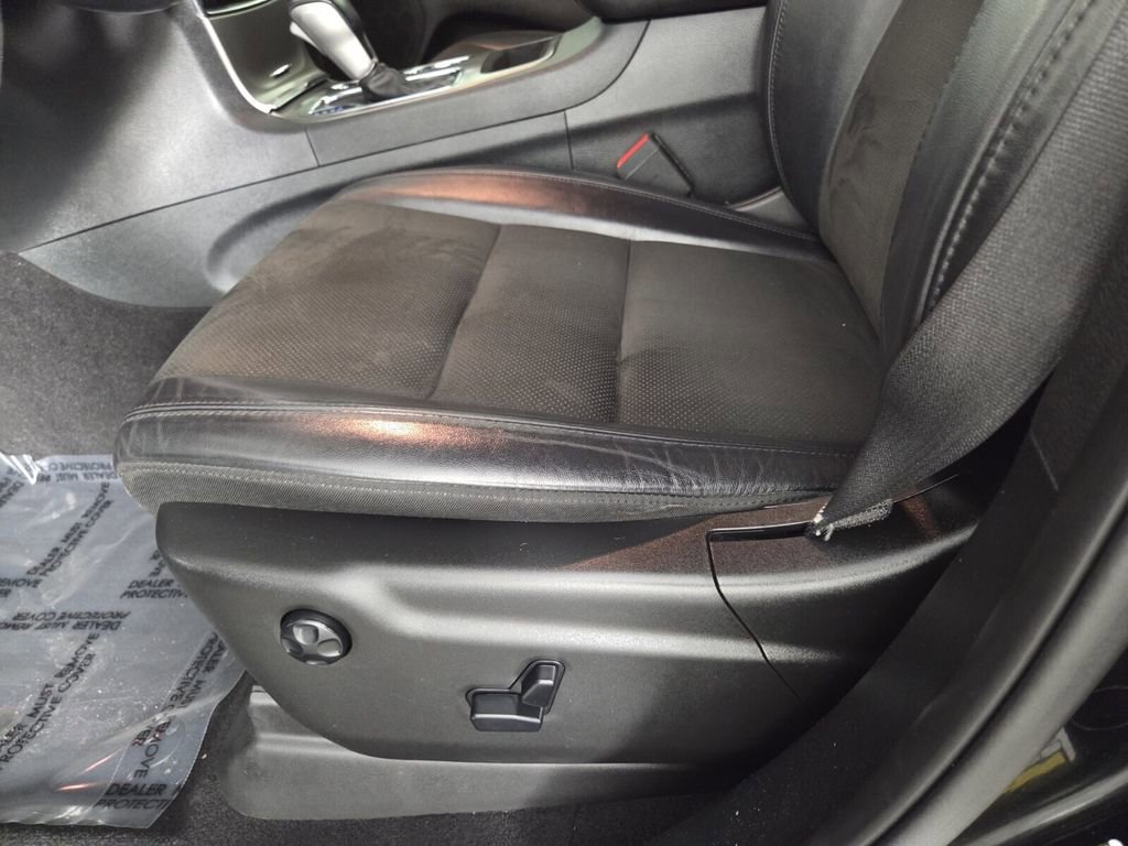 Certified 2019 Jeep Grand Cherokee Laredo w/ Laredo X Package image 13