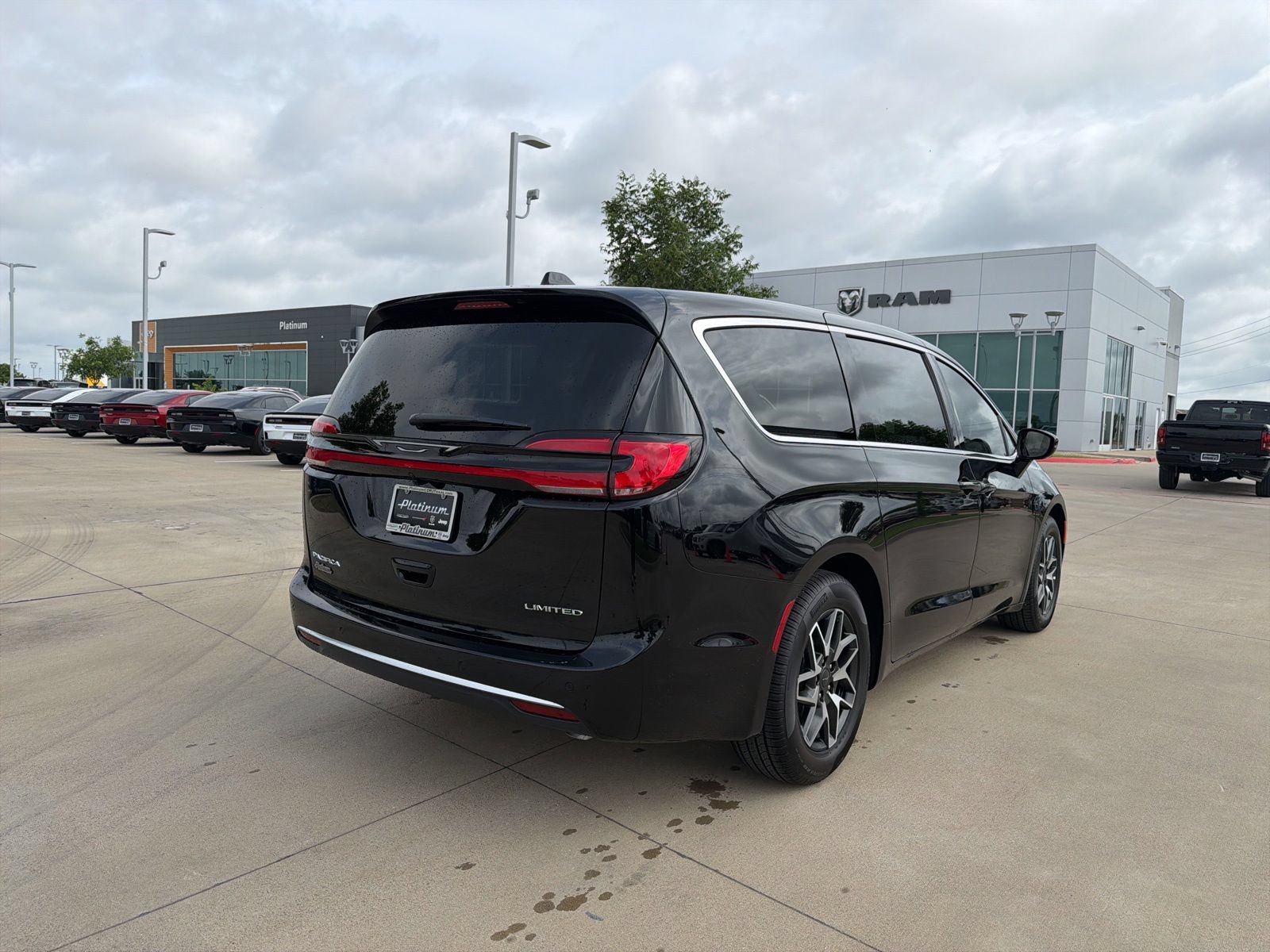 New 2027 Chrysler Pacifica Limited FWD image 6