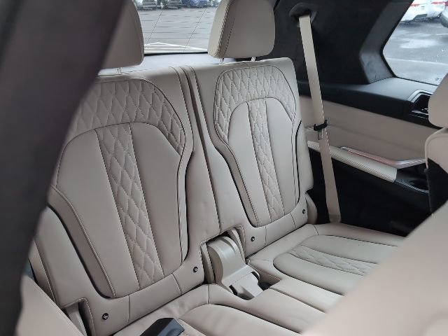 Used 2021 BMW X7 M50i AWD/4WD image 30