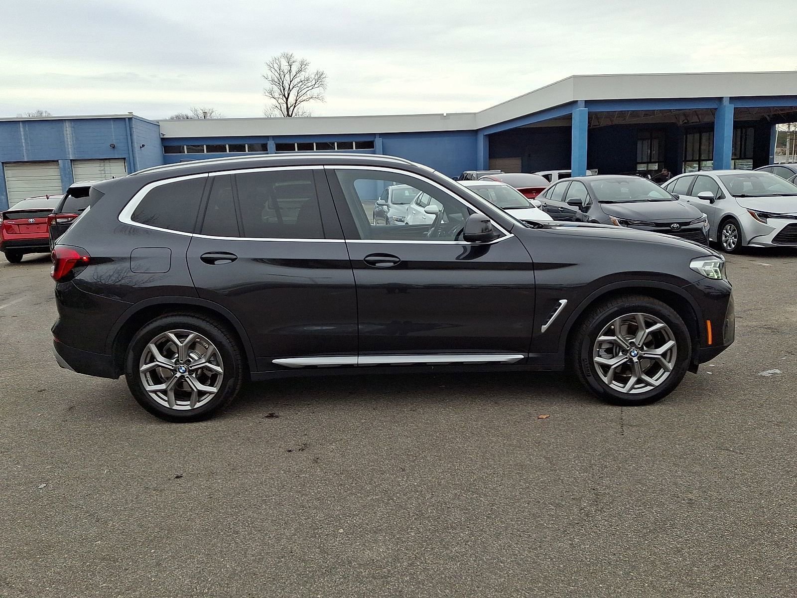 Used 2024 BMW X3 xDrive30i w/ Premium Package w/ZPA image 7