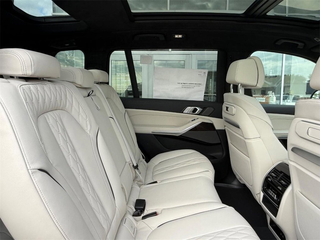 New 2026 BMW X7 M60i image 6