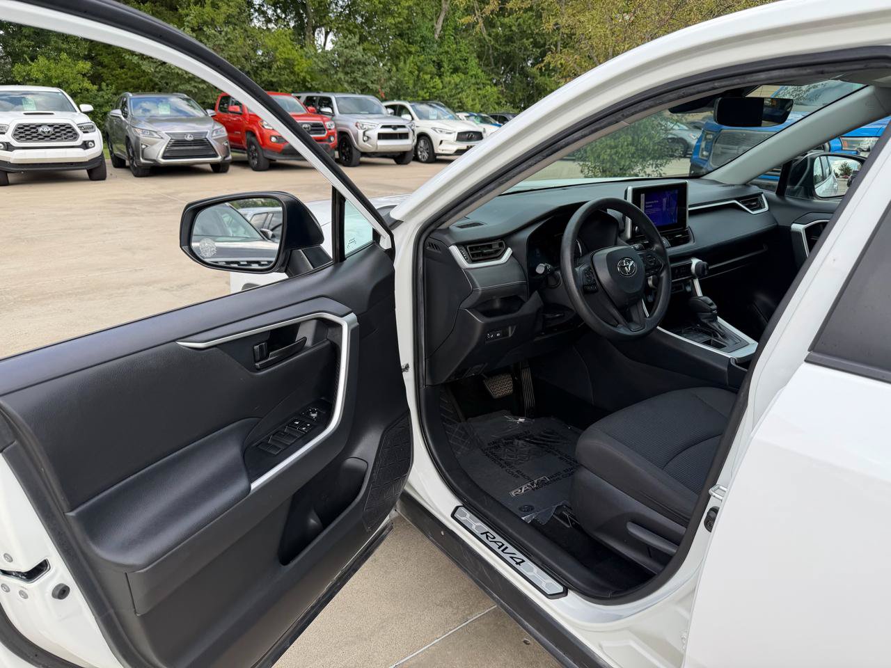 Used 2024 Toyota RAV4 LE AWD/4WD image 10