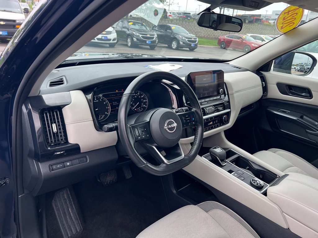 Used 2024 Nissan Pathfinder SV AWD/4WD image 17