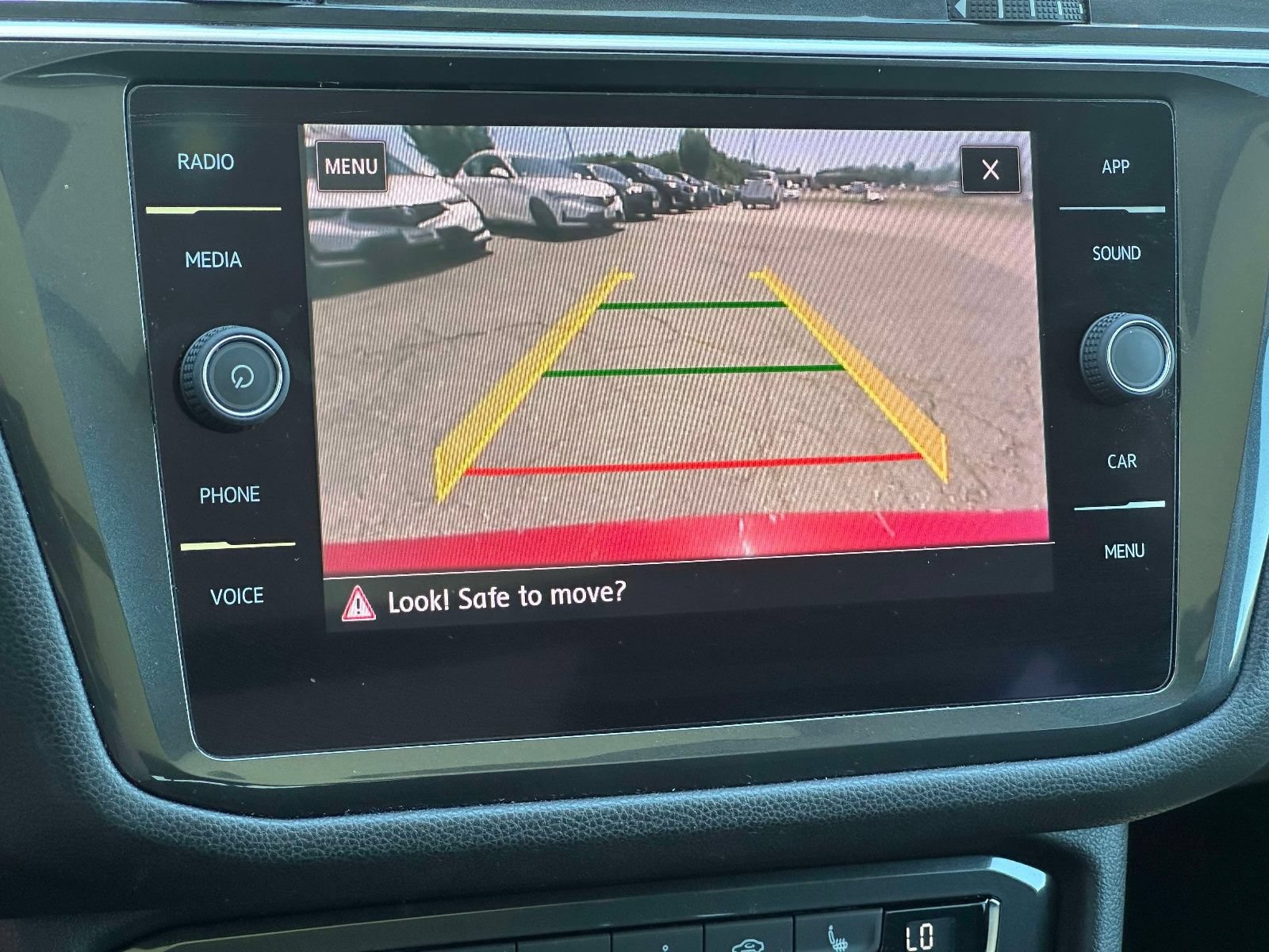 Used 2018 Volkswagen Tiguan SE w/ Panoramic Sunroof Package FWD image 23