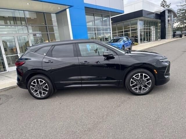 Used 2025 Chevrolet Blazer RS w/ Driver Confidence II Package image 2