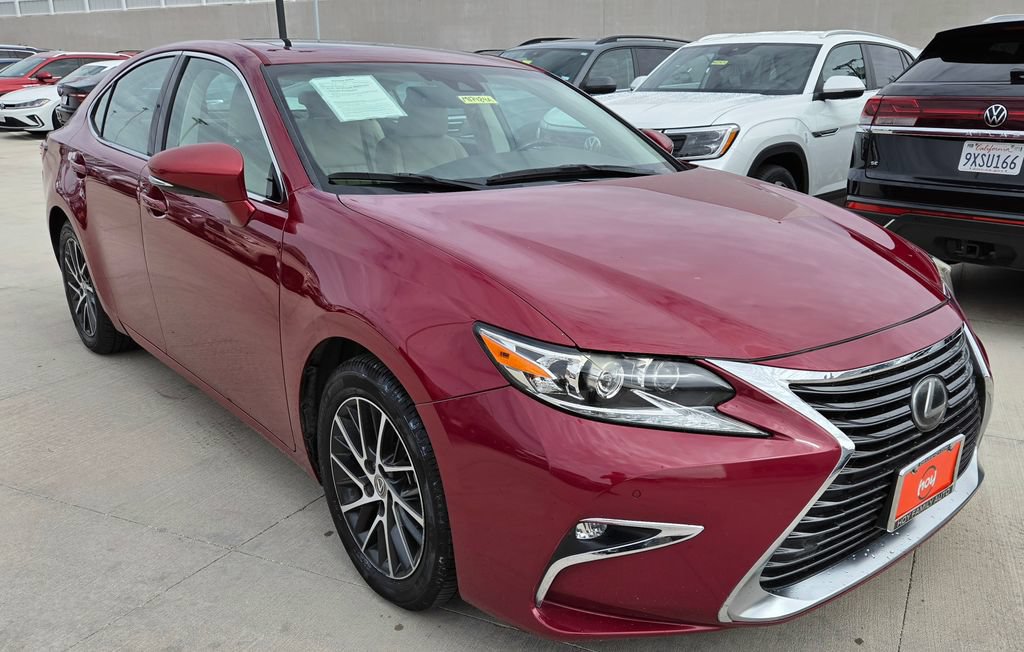 Used 2017 Lexus ES 350 w/ Luxury Package FWD image 2
