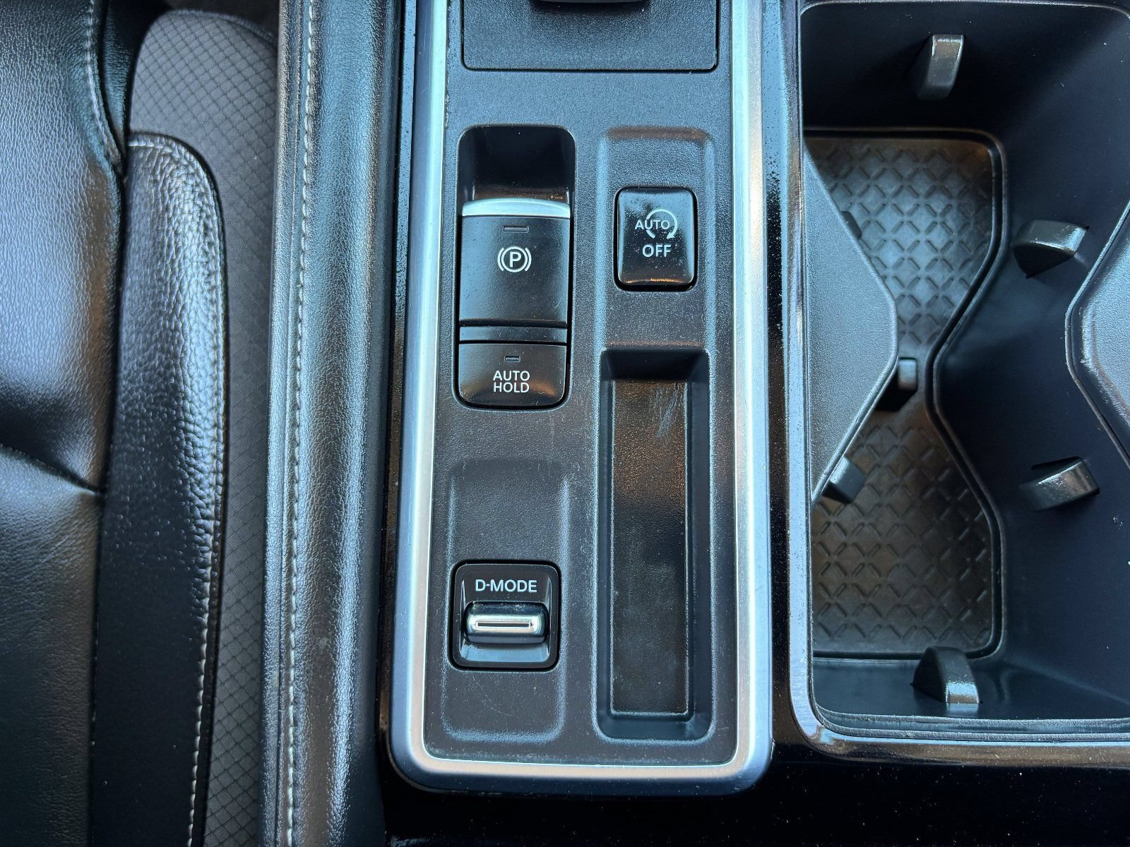 Certified 2023 Nissan Pathfinder SL FWD image 28