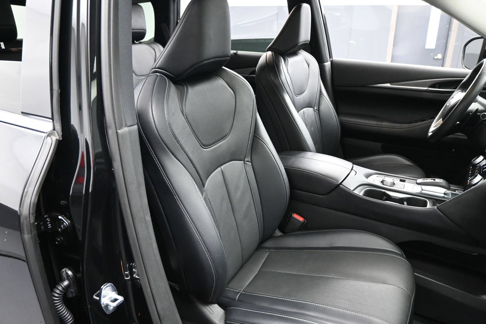 Used 2023 INFINITI QX60 Luxe w/ Cargo Package FWD image 15
