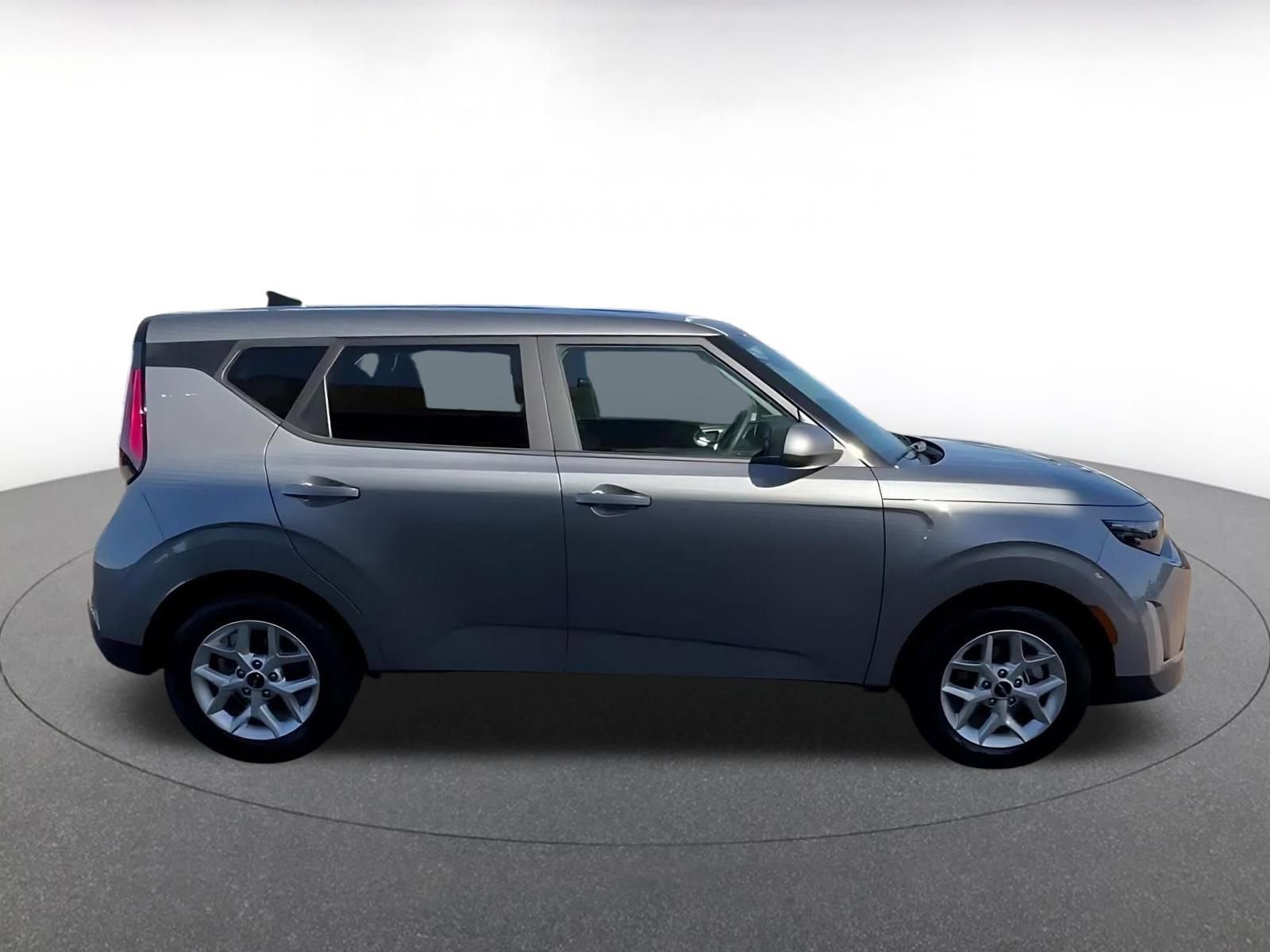 Used 2025 Kia Soul LX w/ LX Technology Package image 16