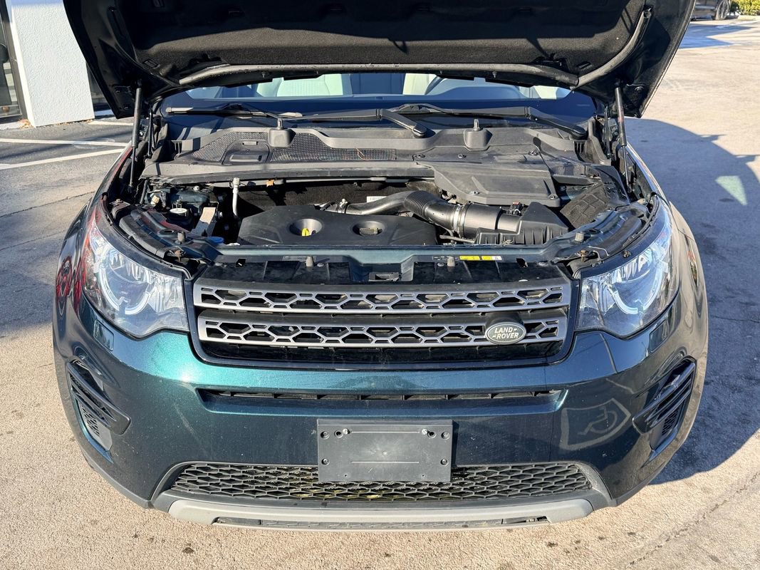 Used 2017 Land Rover Discovery Sport SE image 11