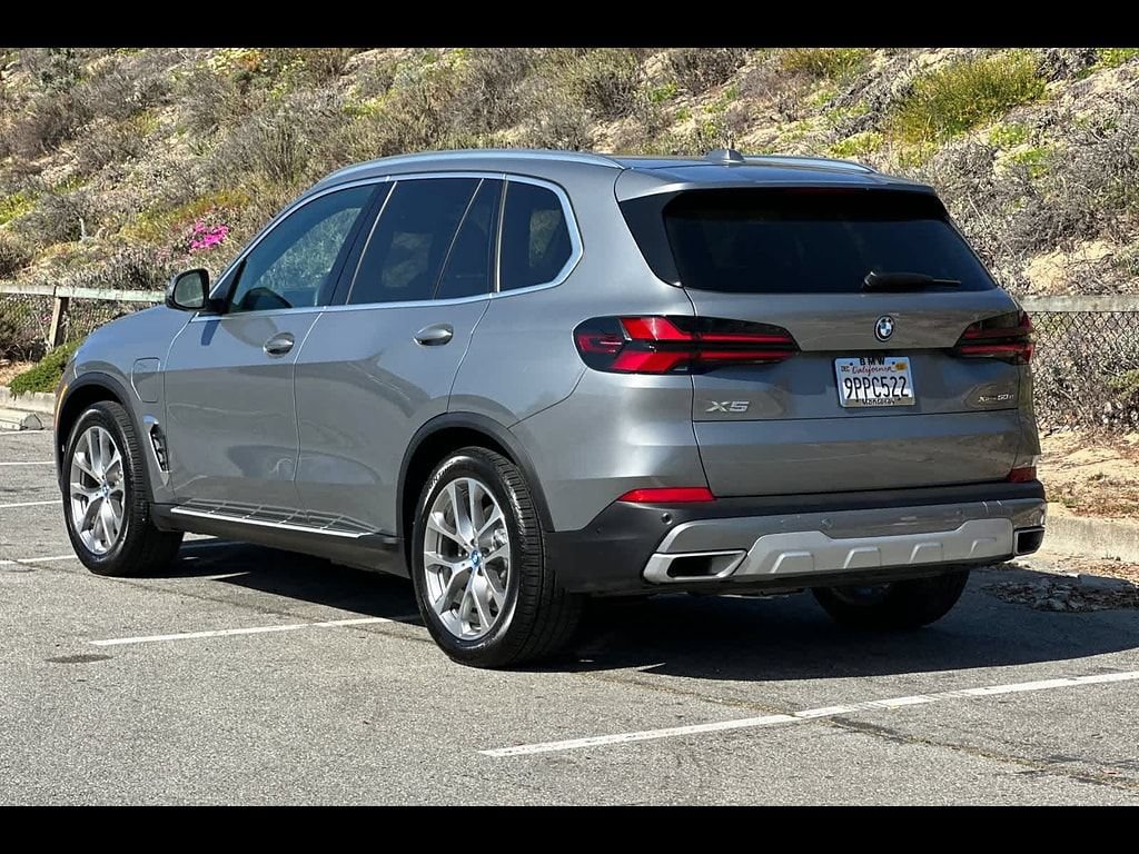 Used 2025 BMW X5 xDrive50e w/ Premium Package AWD/4WD image 3