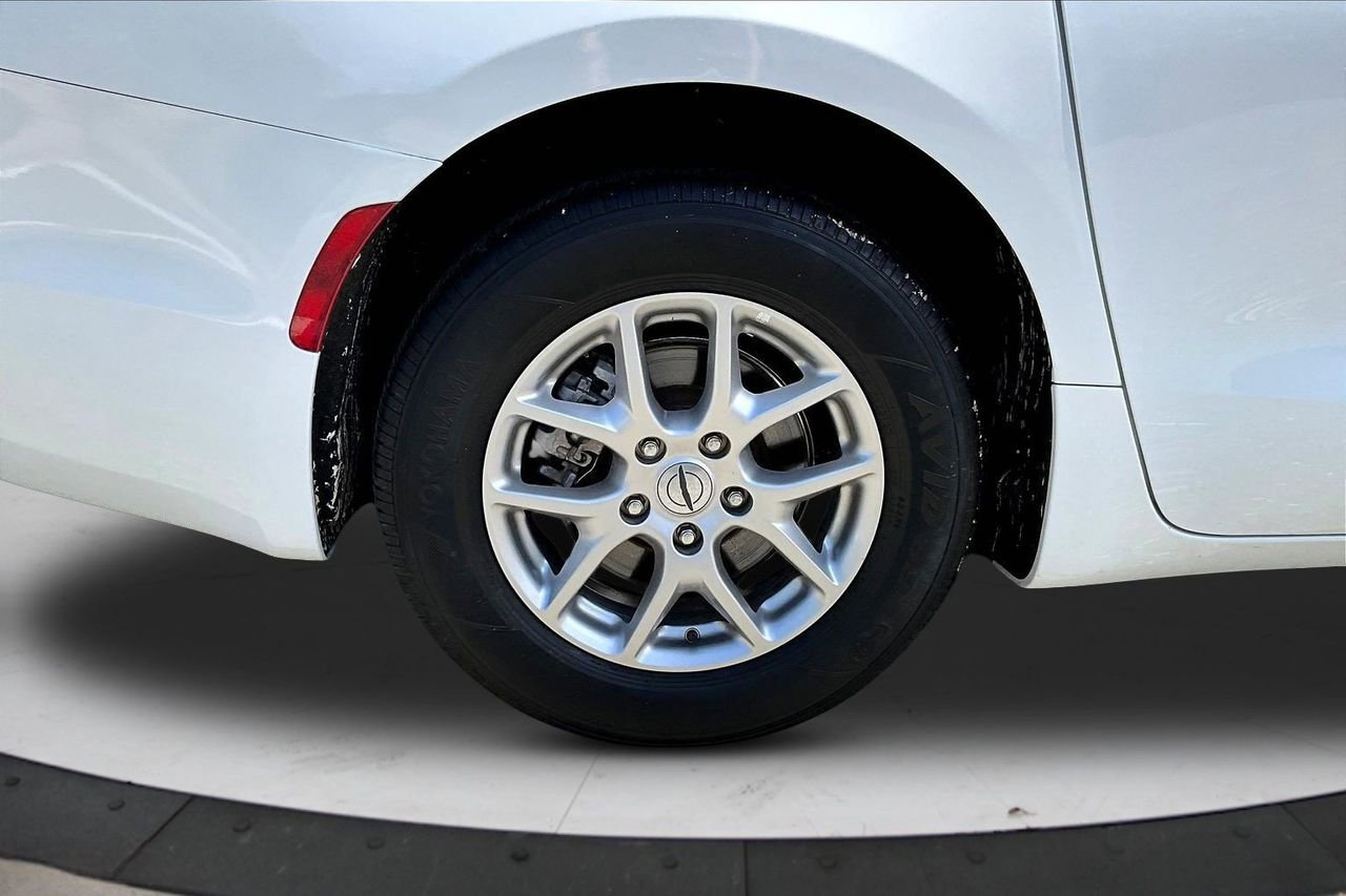 Certified 2024 Chrysler Pacifica Touring-L FWD image 36