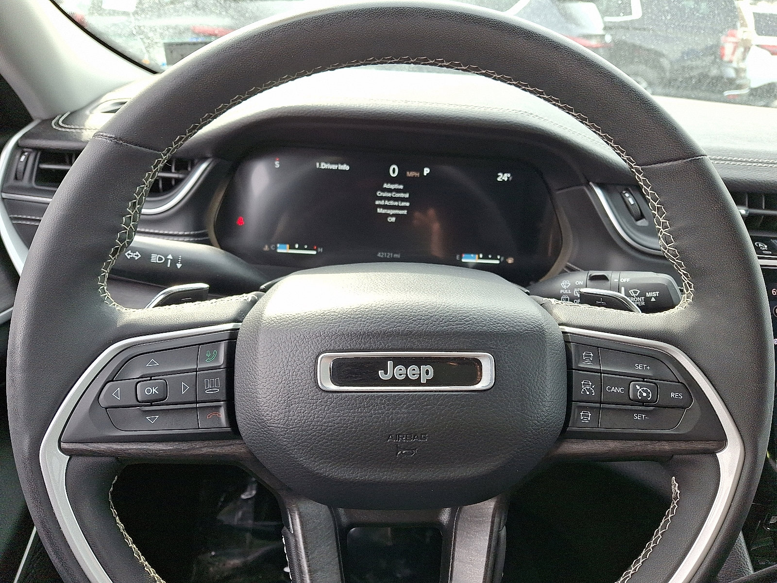 Used 2023 Jeep Grand Cherokee Limited w/ Luxury Tech Group II image 21