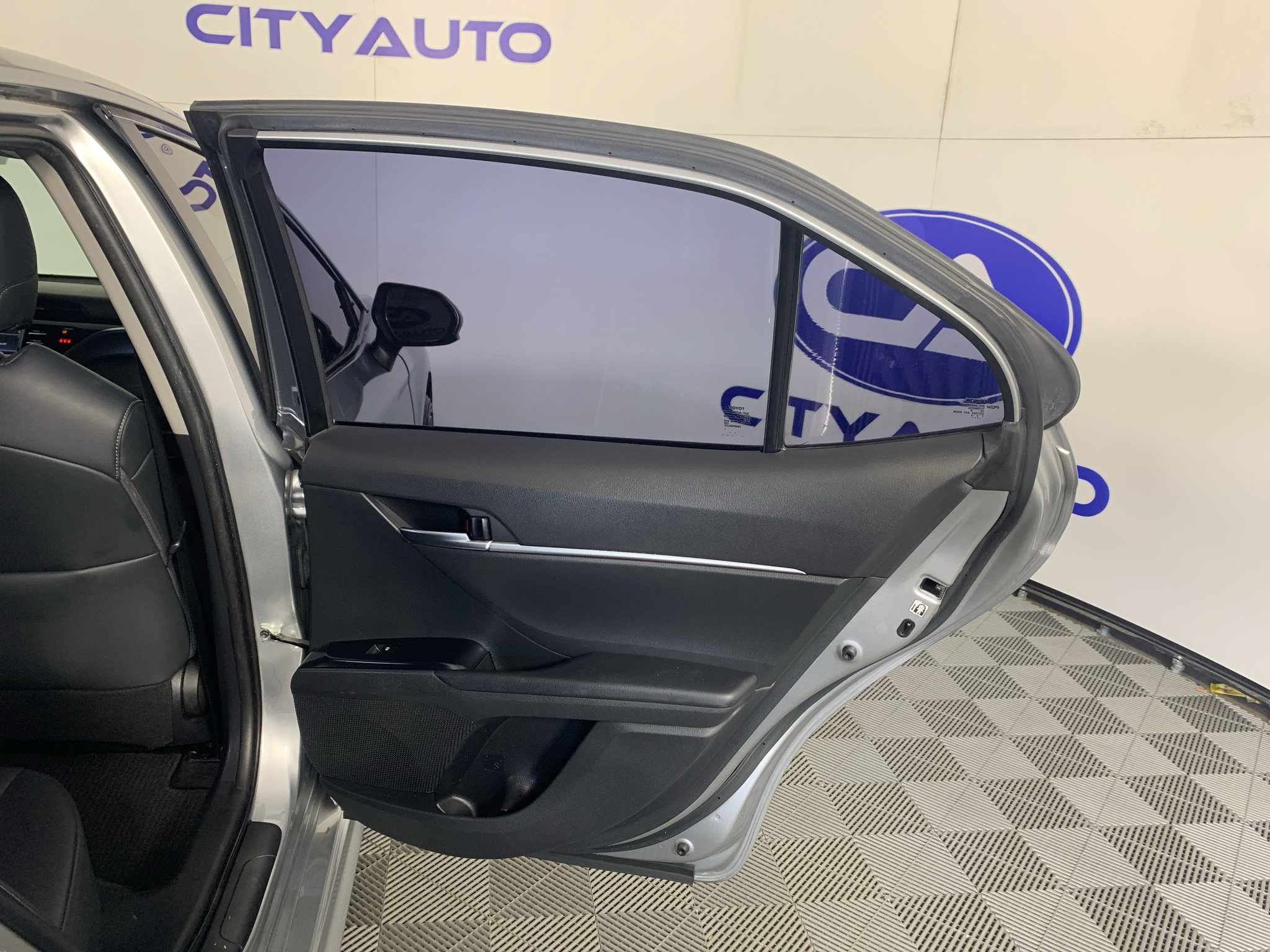 Used 2018 Toyota Camry SE FWD image 31
