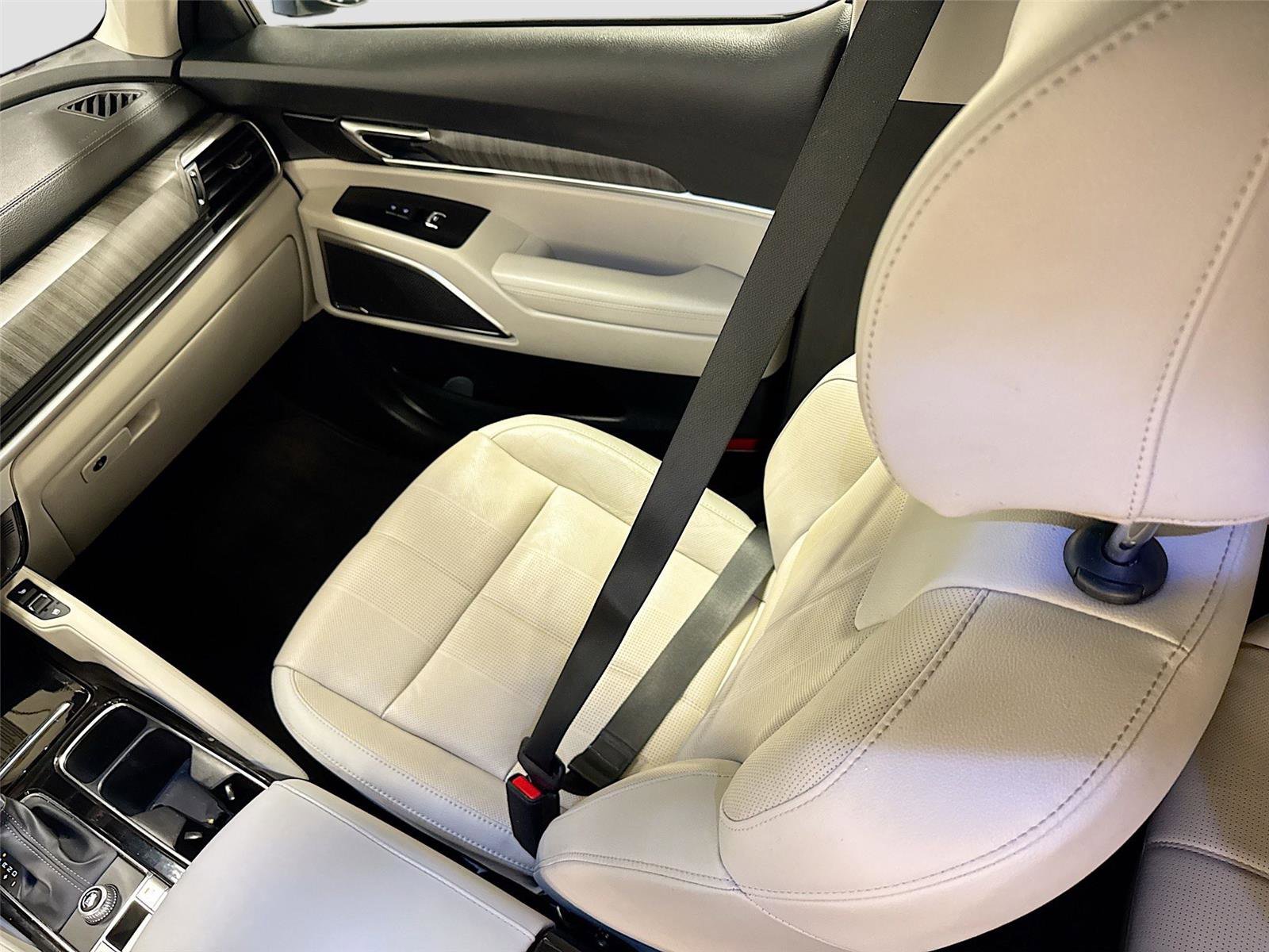 Used 2024 Kia Telluride EX w/ EX Captain's Chair Package FWD image 25