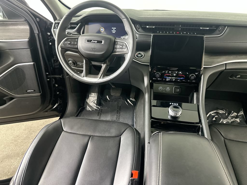 Used 2023 Jeep Grand Cherokee Limited w/ Luxury Tech Group II RWD image 17