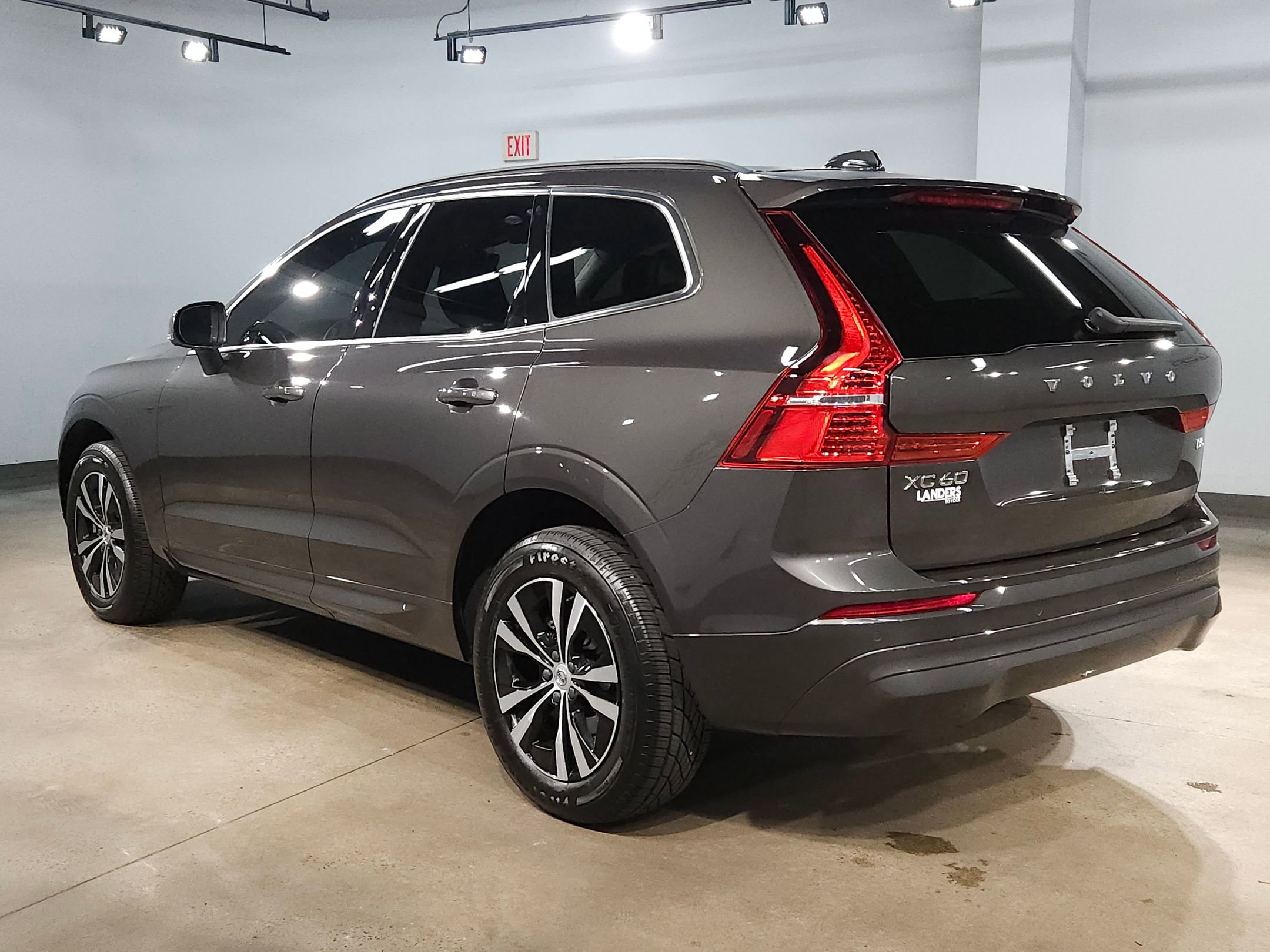 Used 2023 Volvo XC60 B5 Core image 5