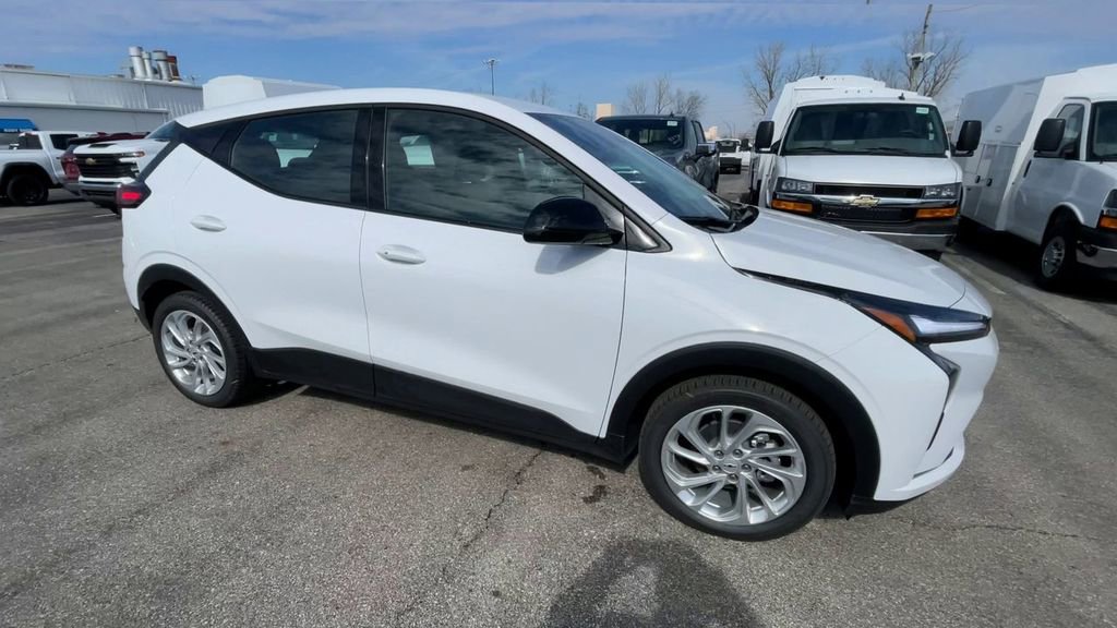New 2027 Chevrolet Bolt LT w/ Comfort Package FWD image 3