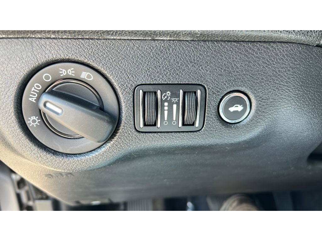 Used 2014 Chrysler 300 image 23